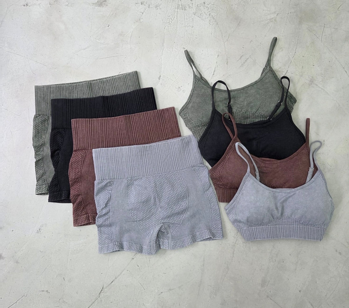 CONJUNTO TOP Y CALZA DEPORTIVOS